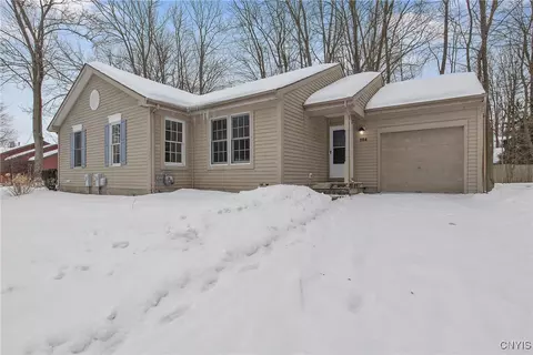 104 Niblick Cir, Van Buren, NY 13027
