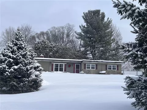 32 Battery Ter, Lysander, NY 13027