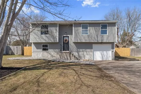 8022 Bamm Hollow Rd, Clay, NY 13041