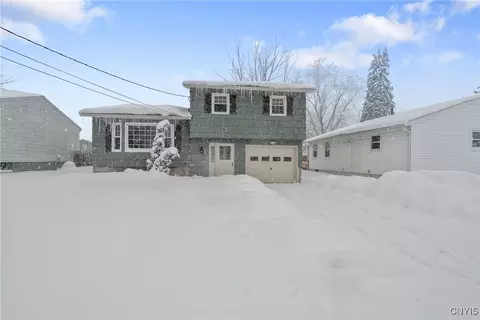 6407 Curwood Dr, East Syracuse, NY 13057