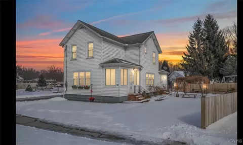 90 Clinton St, Seneca Falls, NY 13148