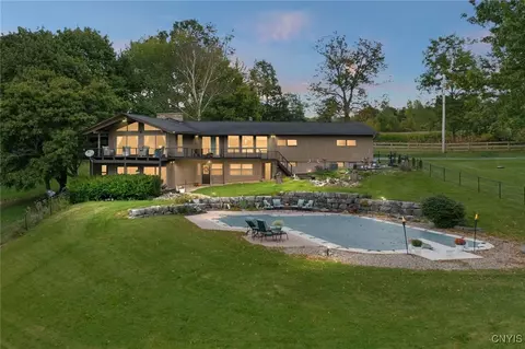 6021 Commane Rd, Lafayette, NY 13084