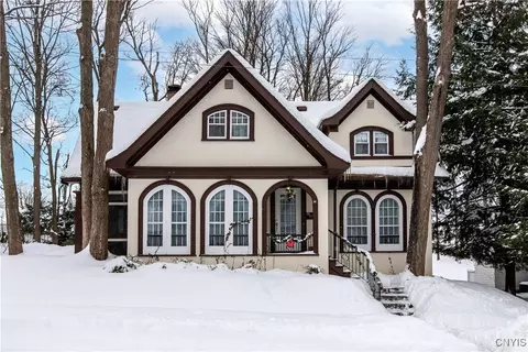 36 Beverly Pl, Utica, NY 13501