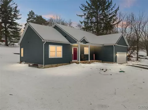 2788 Lyons Rd, Camillus, NY 13031