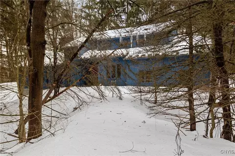 6206 Turnwood Dr, Jamesville, NY 13078