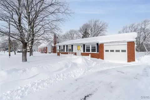 137 Longwood Dr, East Syracuse, NY 13057