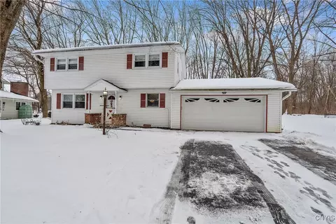 19 Overbrook Ln, Lysander, NY 13027