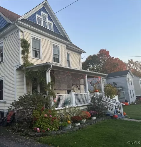16 Sherman St, Auburn, NY 13021