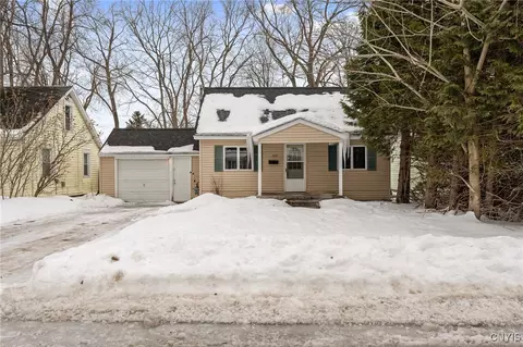 205 Lawrence Ave, North Syracuse, NY 13212