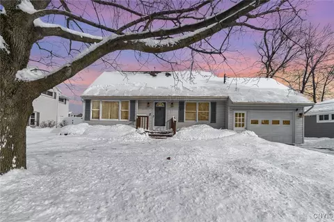 417 Manor Dr, East Syracuse, NY 13057