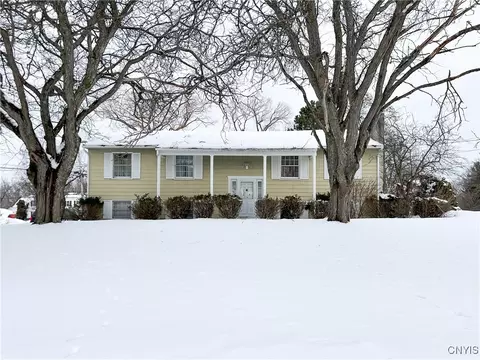 4974 Manor Hill Dr, Onondaga, NY 13215