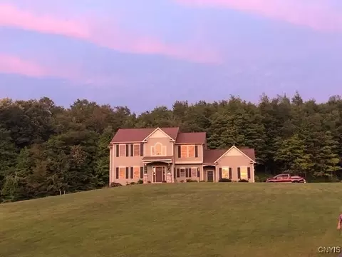 315 Starksboro Dr, Onondaga, NY 13031