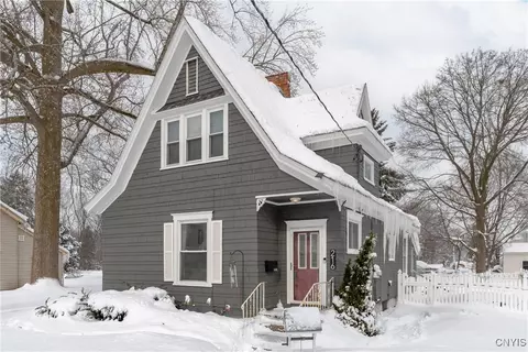 216 Chestnut St, North Syracuse, NY 13212