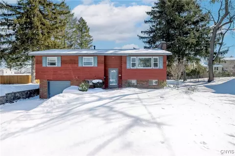 105 Pumpkin Ln, Geddes, NY 13219