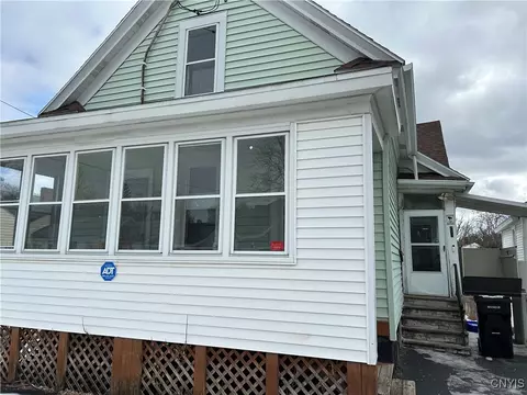 Exterior - 714 E Division St, Syracuse, NY 13208 photo 1 of 2