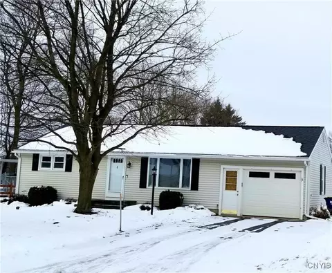 124 Charles Dr, Camillus, NY 13031