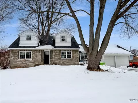 105 Gale Pl, Salina, NY 13211