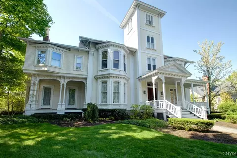 104 E Genesee St, Skaneateles, NY 13152