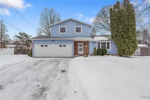 112 Teaslewood Ln, Minoa, NY 13116