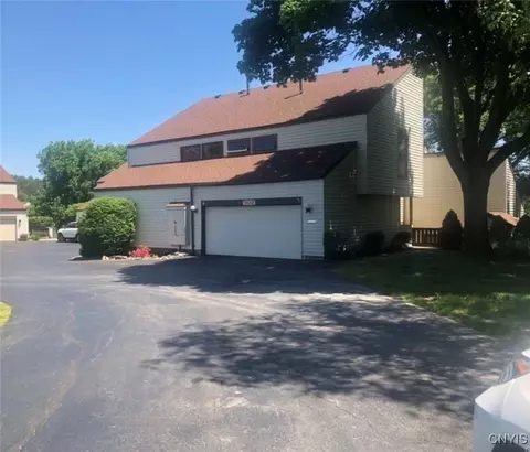 902 Woburn Dr, Camillus, NY 13031