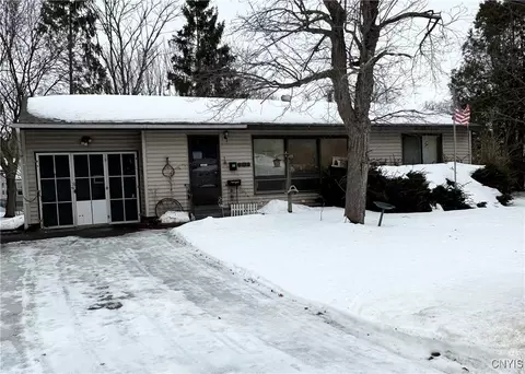 212 Fay Ln, Minoa, NY 13116