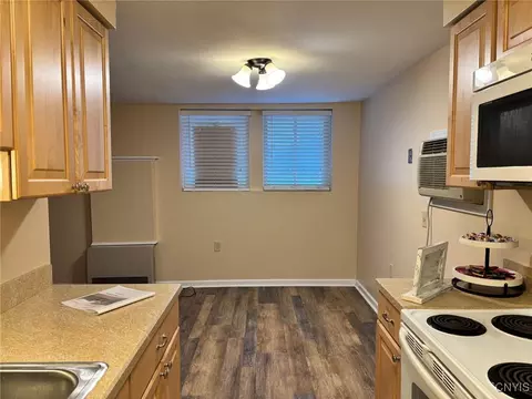 105 Watertree Dr, East Syracuse, NY 13057 photo 5