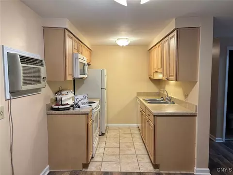 105 Watertree Dr, East Syracuse, NY 13057 photo 4