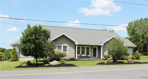 102 Pebble Creek Ln, New Hartford, NY 13413