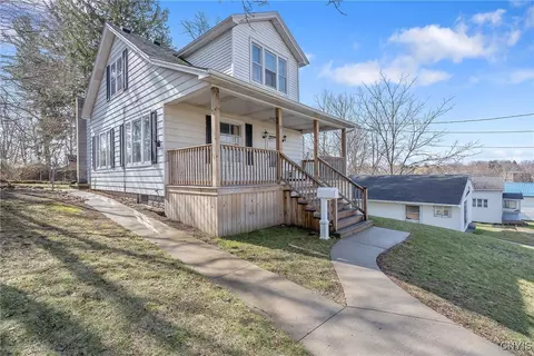 18 Mcdougal St, Oswego, NY 13126
