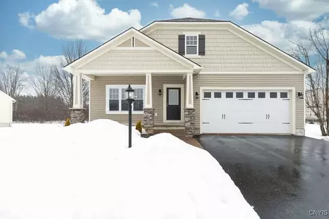 8762 Track, Cicero, NY 13029