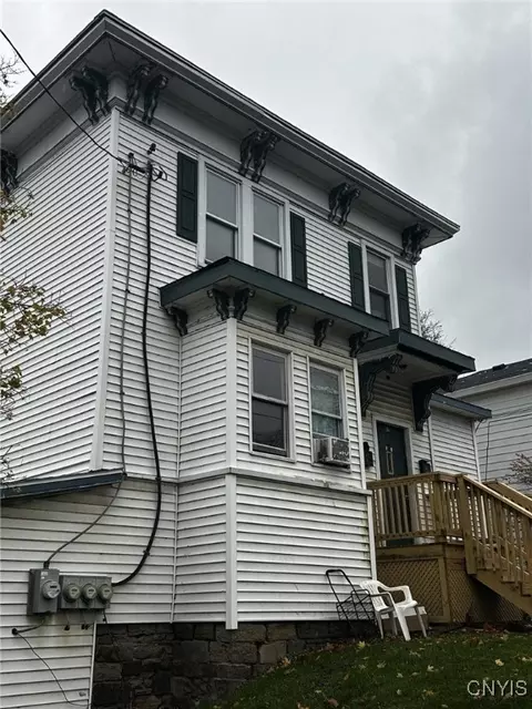 42 9th St, Oswego, NY 13126