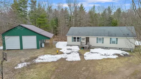 1042 County Route 17, Bernhards Bay, NY 13028