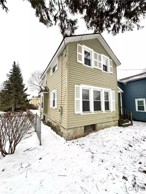 68 Frances St, Auburn, NY 13021