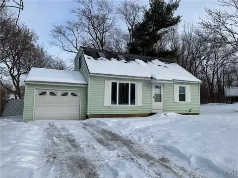 105 Dunhill Dr, Van Buren, NY 13209