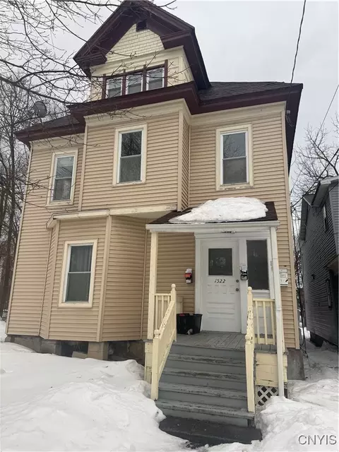 1522 Oneida St, Utica, NY 13501