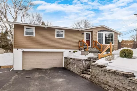 100 Elmtree Ln, Syracuse, NY 13219