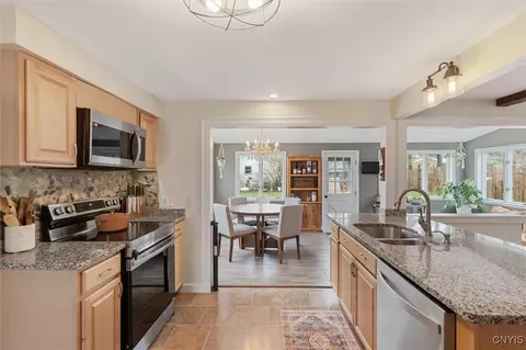Kitchen - 212 Ambergate Rd, Syracuse, NY 13214 photo 3 of 5