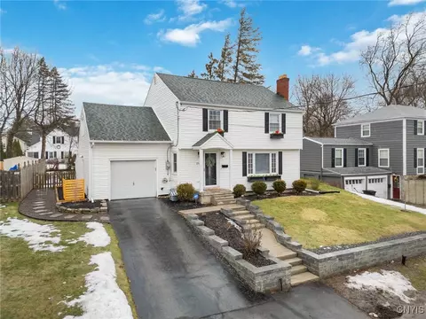 Exterior - 212 Ambergate Rd, Syracuse, NY 13214 photo 5 of 10