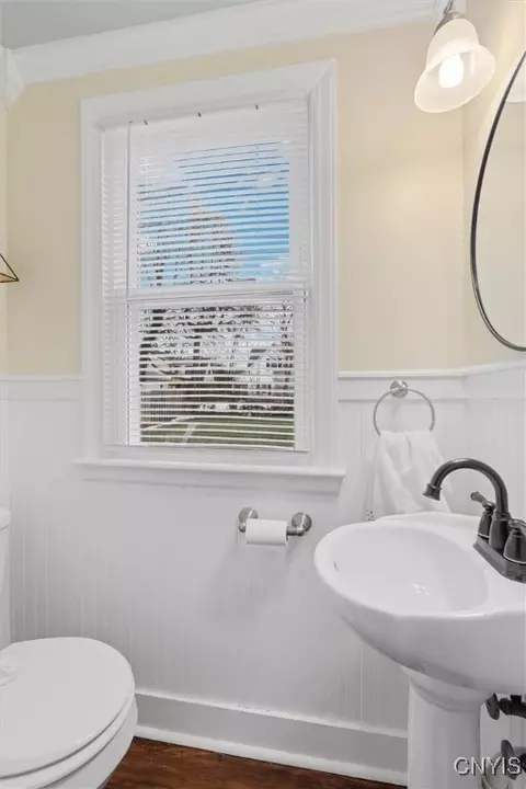 Bath - 212 Ambergate Rd, Syracuse, NY 13214 photo 2 of 3