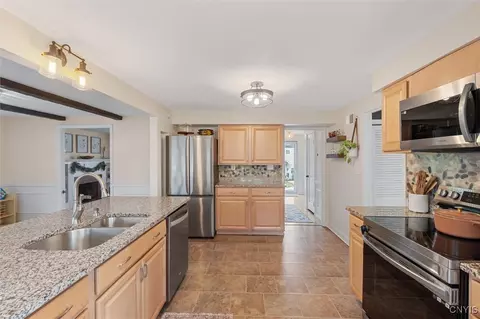 Kitchen - 212 Ambergate Rd, Syracuse, NY 13214 photo 4 of 5