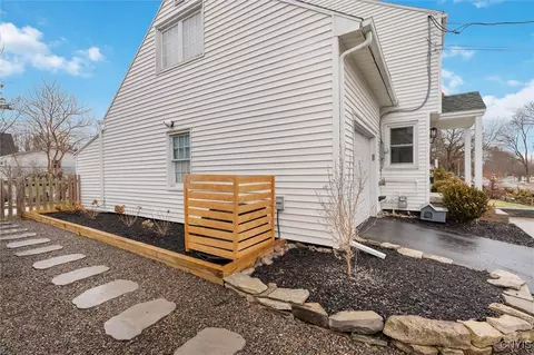 Exterior - 212 Ambergate Rd, Syracuse, NY 13214 photo 6 of 10