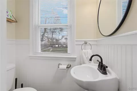 Bath - 212 Ambergate Rd, Syracuse, NY 13214 photo 1 of 3