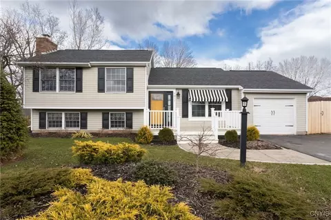 7812 Anadale Ln, Liverpool, NY 13090