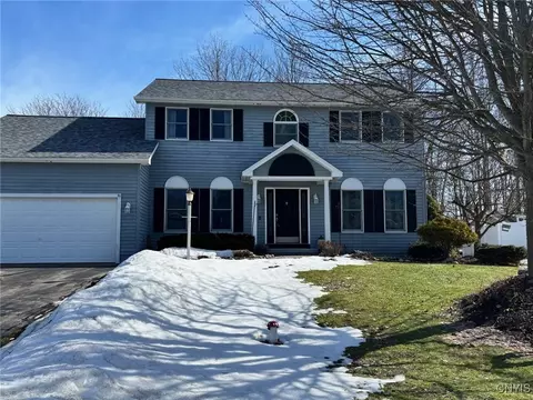 6045 Lisi Gardens Dr, Syracuse, NY 13212