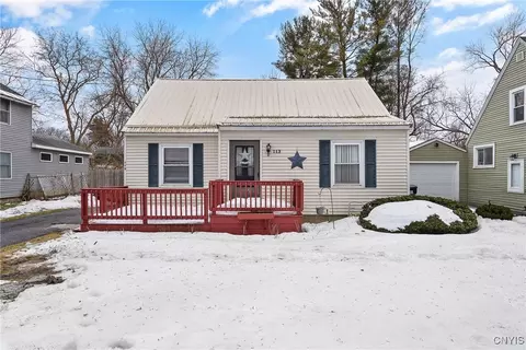 113 W Molloy Rd, Salina, NY 13211