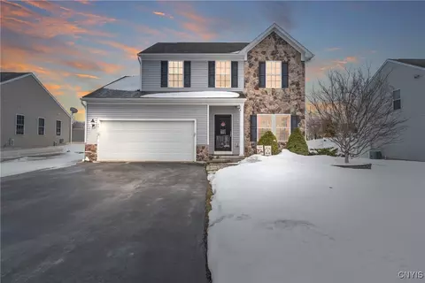74 Cross Country Dr, Van Buren, NY 13027
