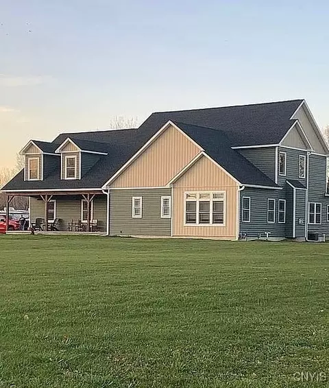 2771 Warners Rd, Camillus, NY 13031