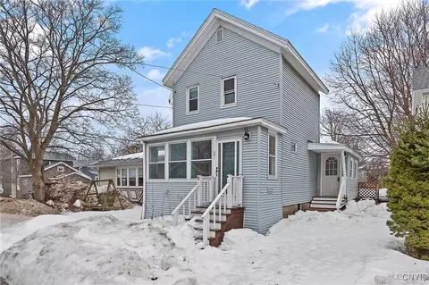 27 Dublin St, Oswego, NY 13126