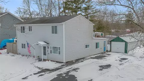 7821 Rinaldo Blvd W, Bridgeport, NY 13030