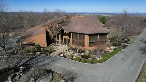 6939 Kassonta Dr, Jamesville, NY 13078
